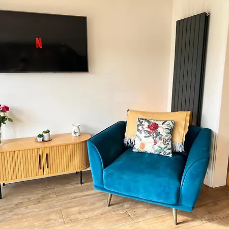 Stylish 20 Mins From Dublin