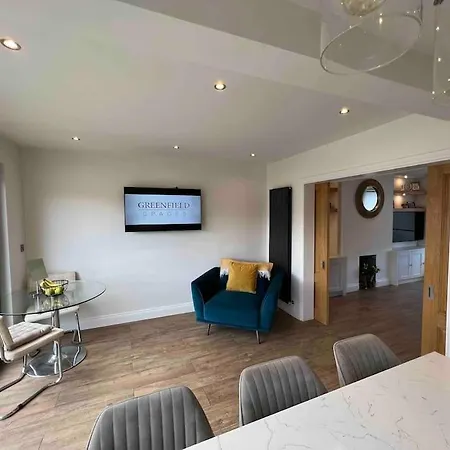 Stylish 20 Mins From Ferienhaus *
