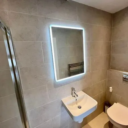 Stylish 20 Mins From Holiday home Dublin