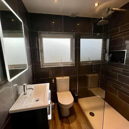 Stylish 20 Mins From Holiday home