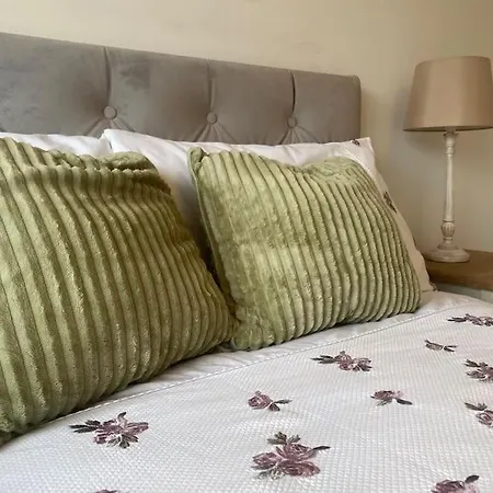 Stylish 20 Mins From Dublin